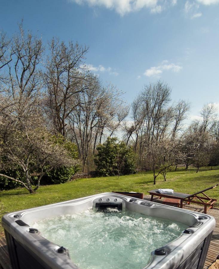 Jardin Des Sens, La Rente D'Eguilly Bed & Breakfast Exterior foto